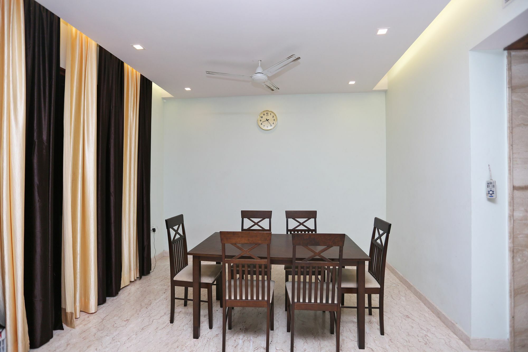 Oyo 9664 Sector 48 Hotel Гургаон Екстериор снимка
