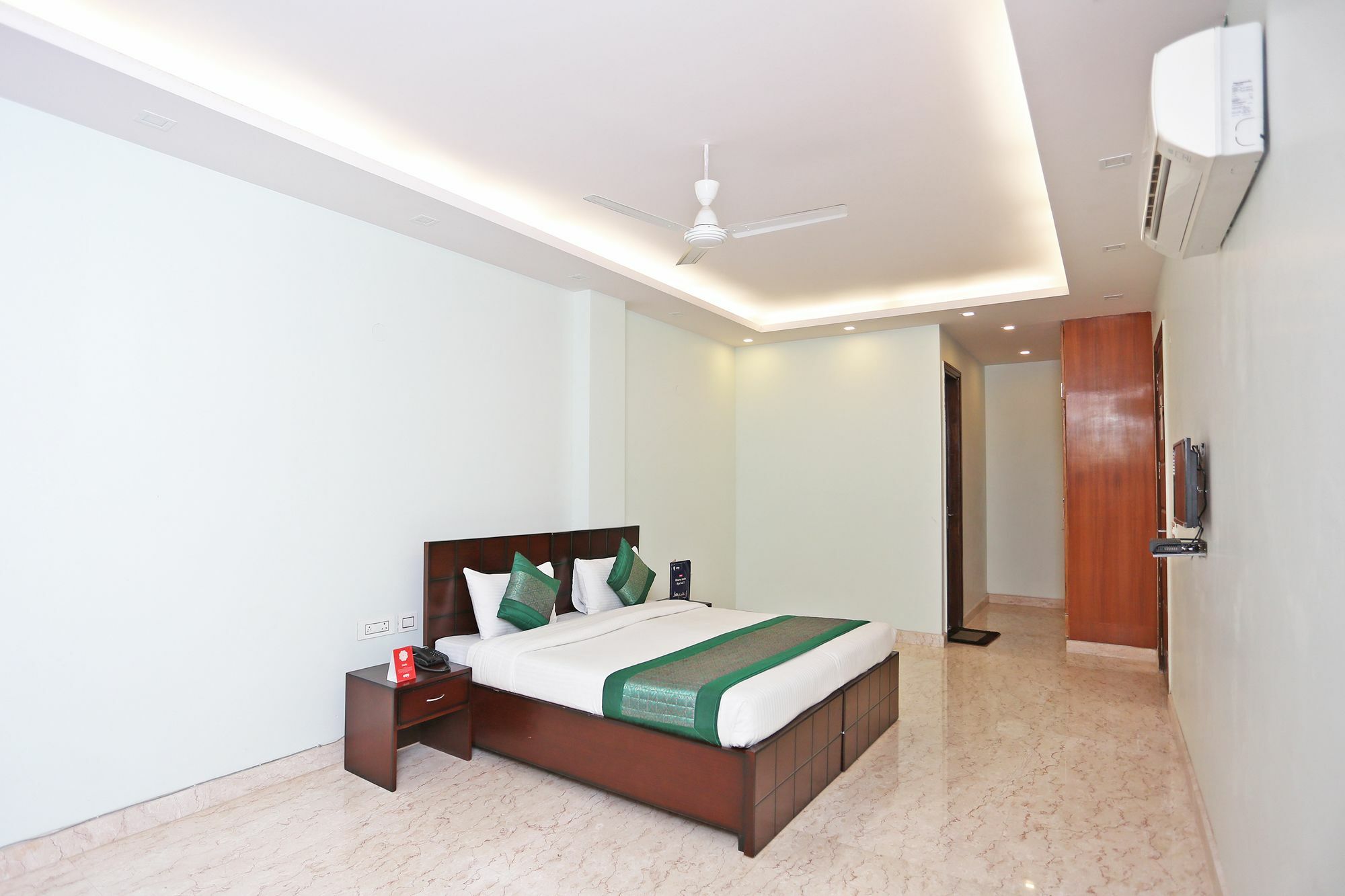 Oyo 9664 Sector 48 Hotel Гургаон Екстериор снимка