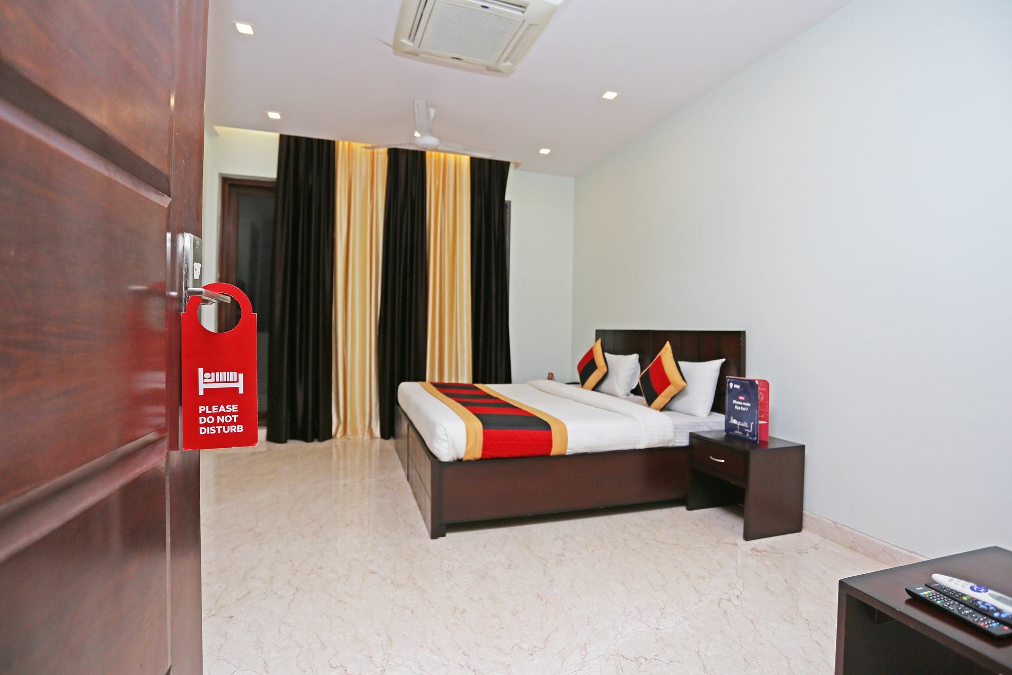 Oyo 9664 Sector 48 Hotel Гургаон Екстериор снимка
